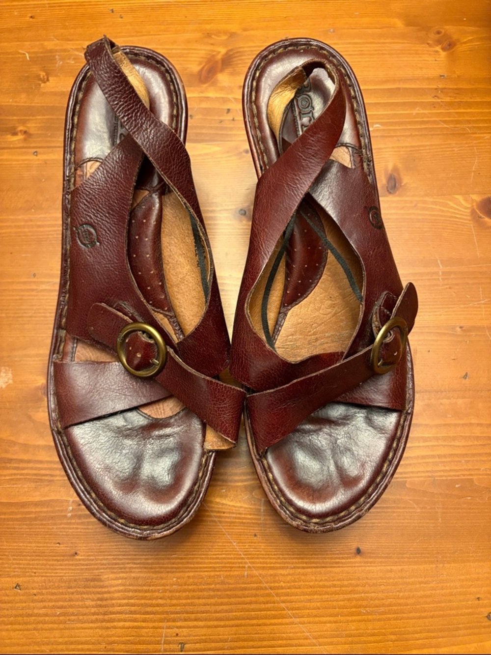 Born Women's Dark Brown Leather Crisscross Sandals with Buckle
